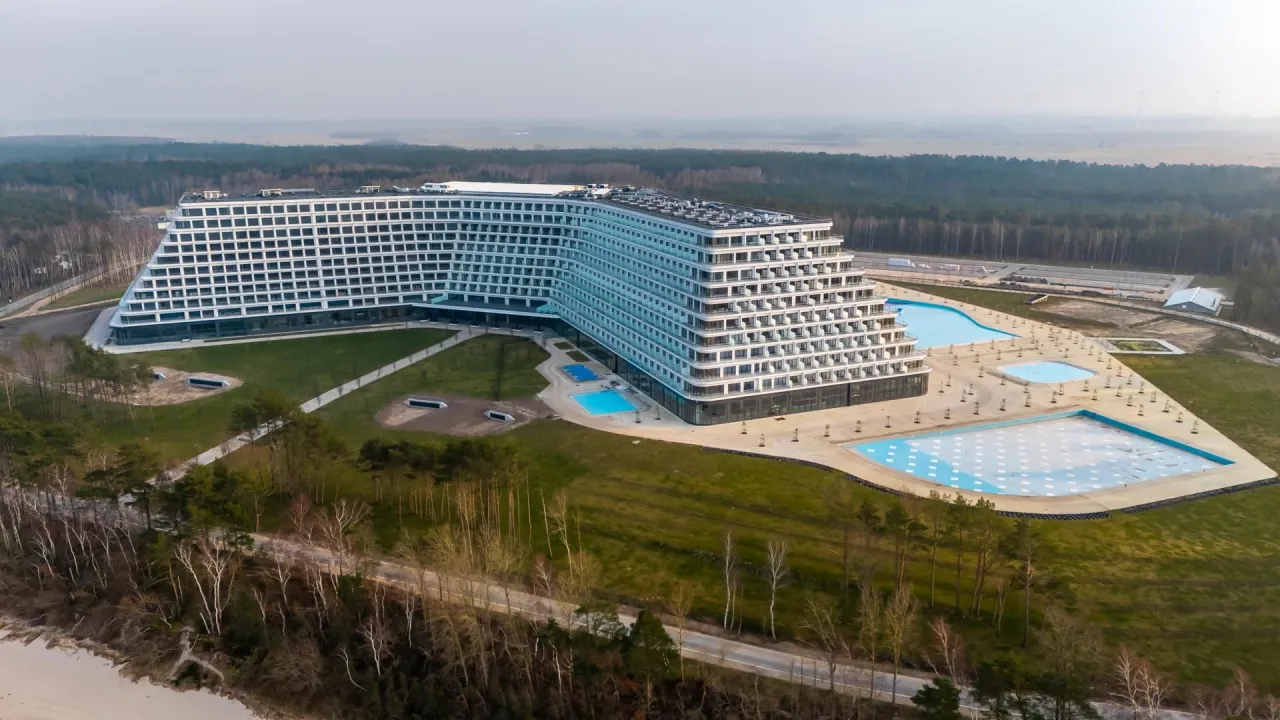 Zdjęcie Kiedy będzie otwarty hotel Gołębiewski w Pobierowie? Sprawdź najnowsze informacje