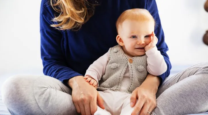 Zdjęcie Od kiedy można sadzać dziecko? Bezpieczeństwo i rozwój niemowlaka