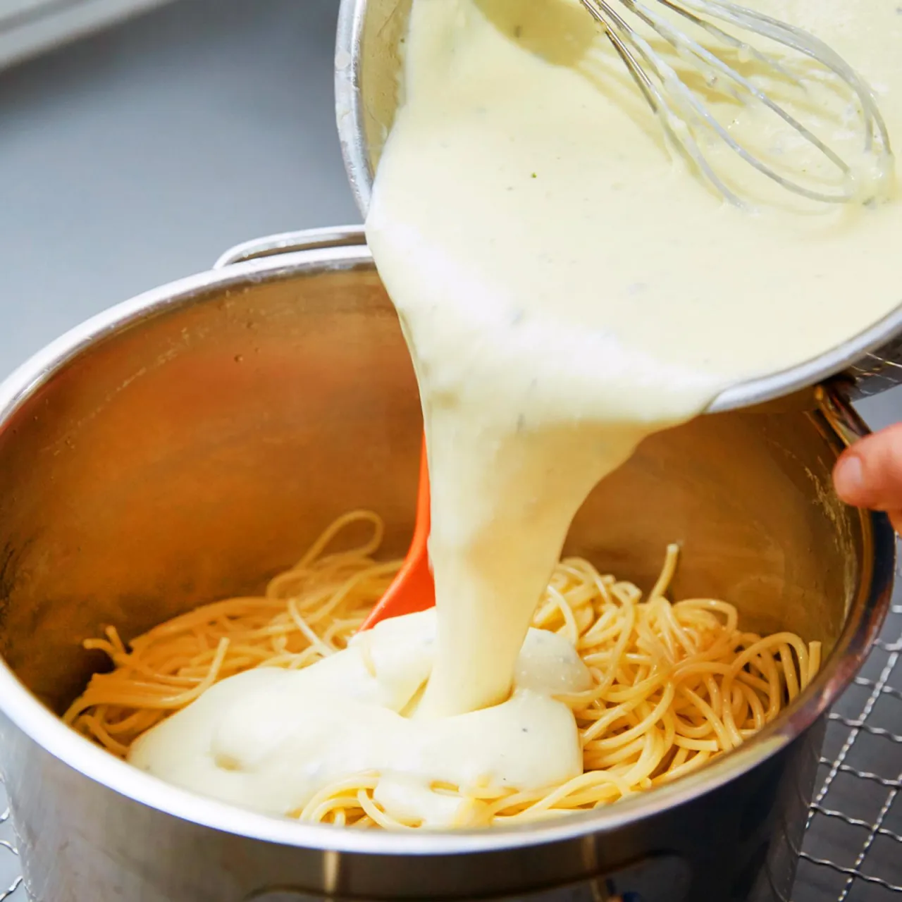 Zdjęcie Ein einfaches Rezept für Käsesoße, das garantiert gelingt