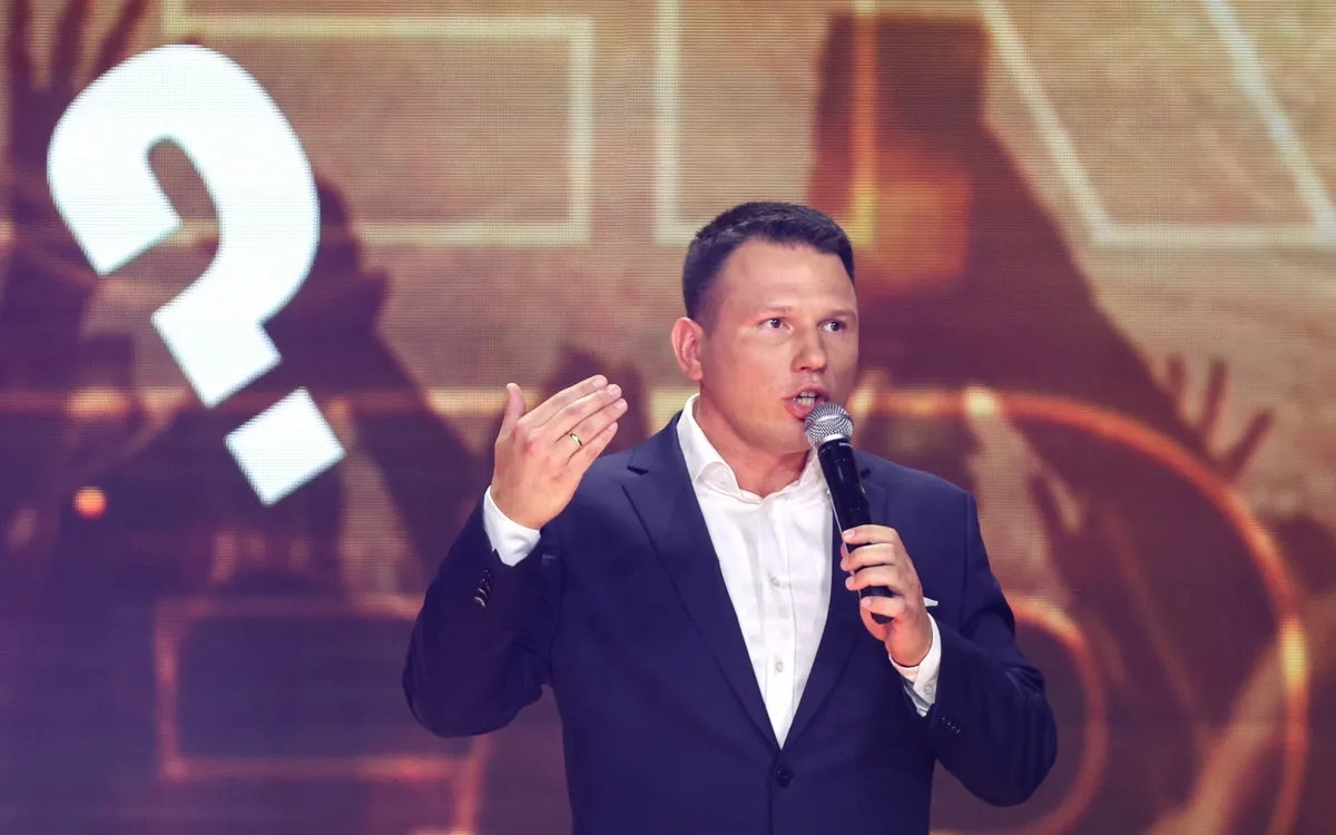 Zdjęcie Ile Bosak ma wzrostu? Zaskakujące fakty o jego wysokości