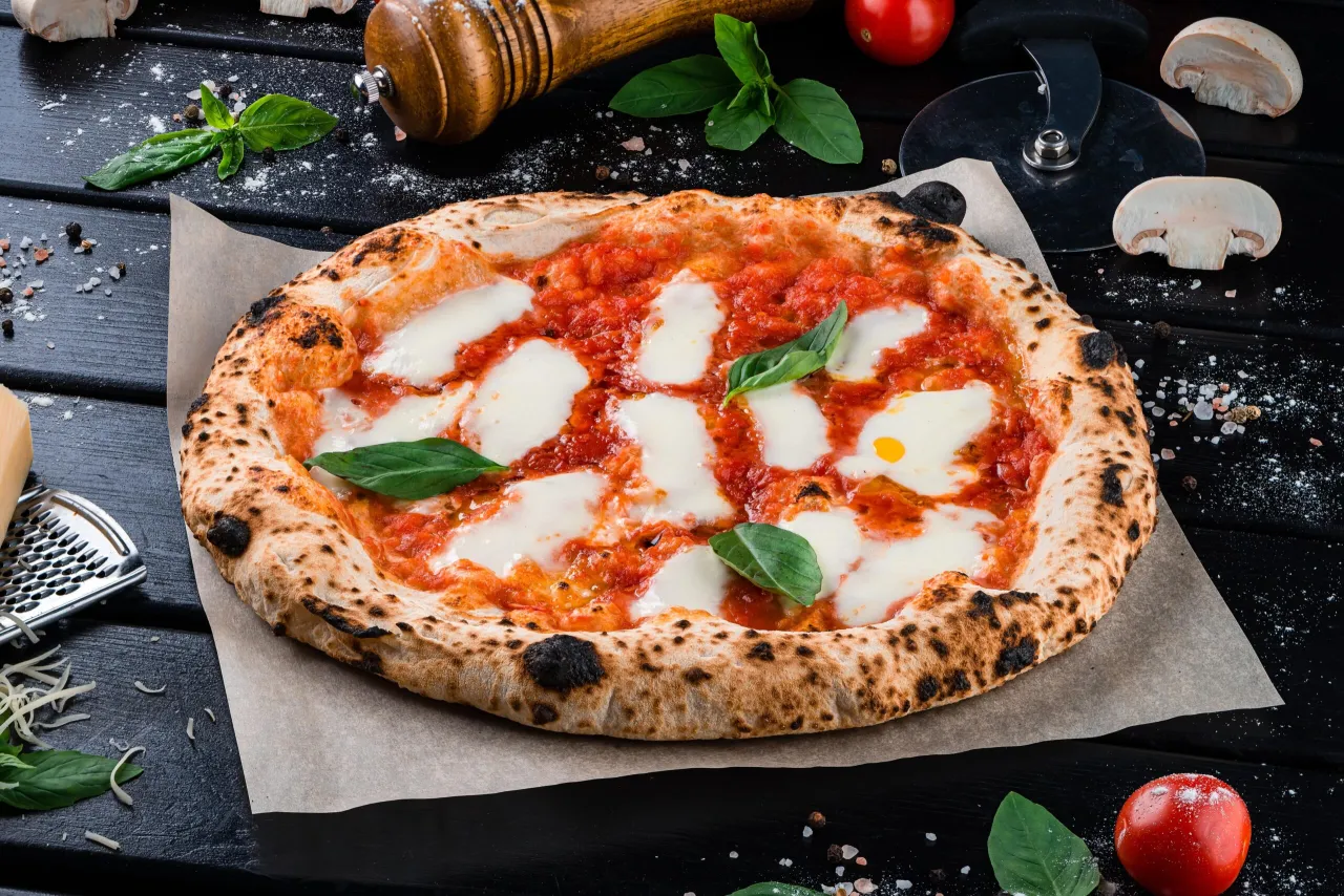 Zdjęcie Jak powstała pizza? Fascynująca historia, która zaskoczy każdego