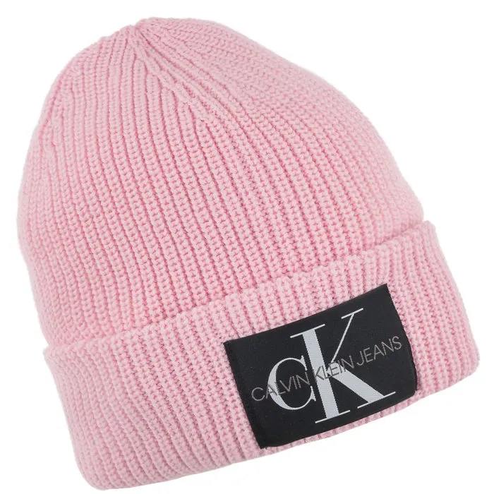Zdjęcie Ile kosztuje czapka Calvin Klein? Ceny od 129 do 370 zł