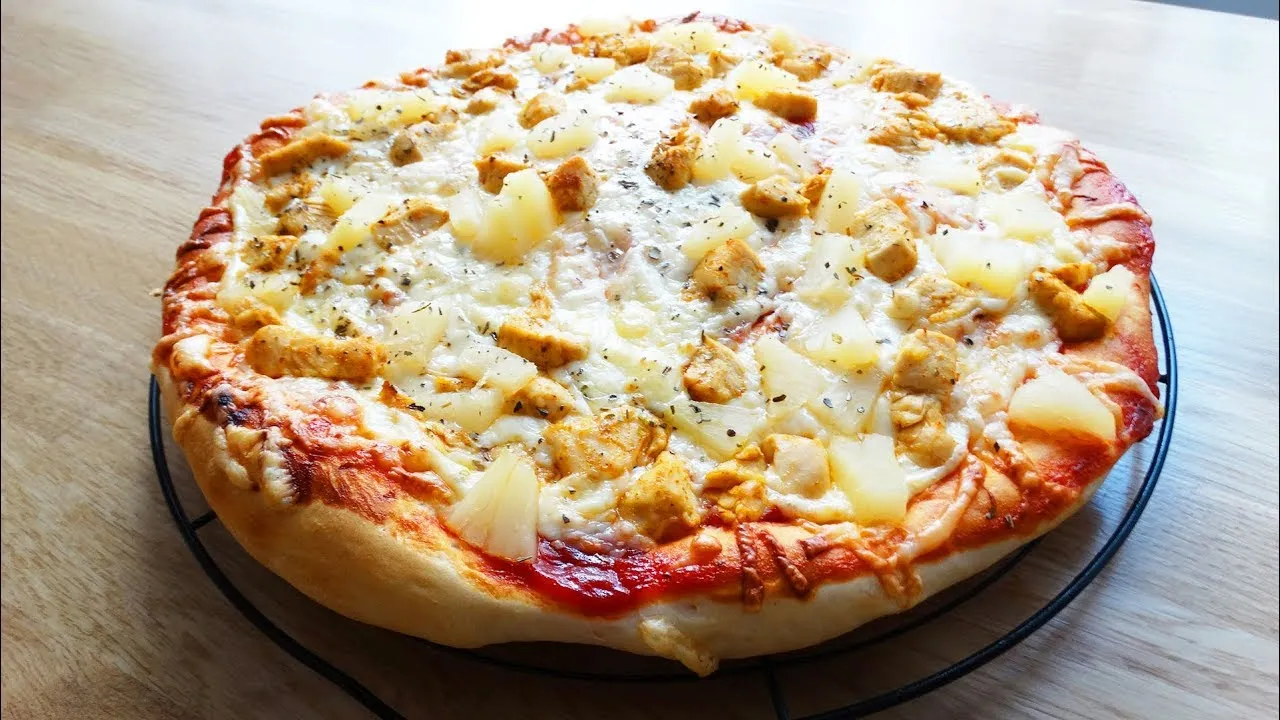 Zdjęcie Kurczak na pizzę surowy czy smażony - co wybrać dla lepszego smaku?