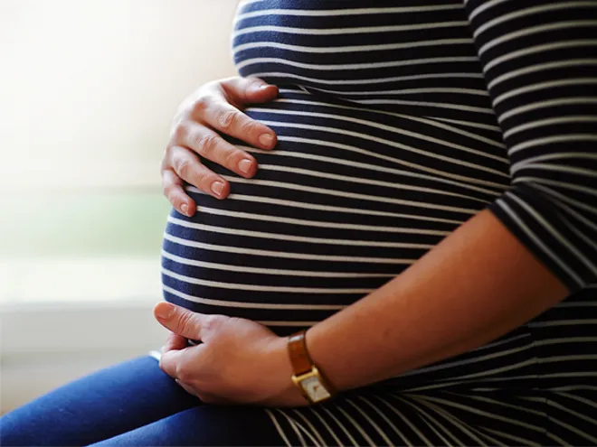 Zdjęcie Mija termin porodu i co dalej? 7 kluczowych kroków dla mamy