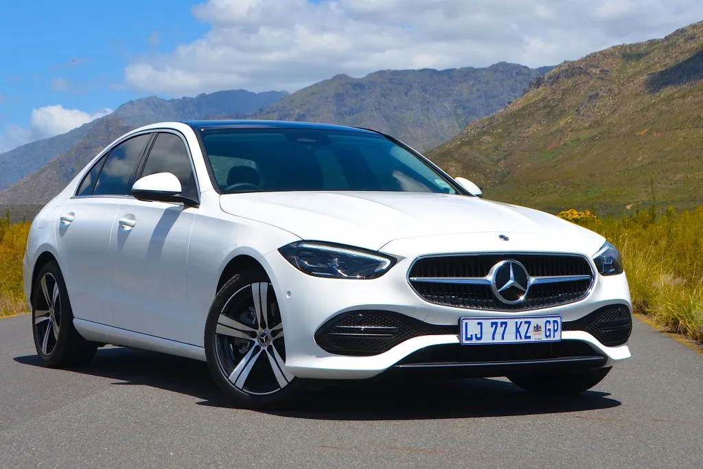 Zdjęcie Mercedes C 220 d - elegancja, osiągi i oszczędność paliwa w jednym