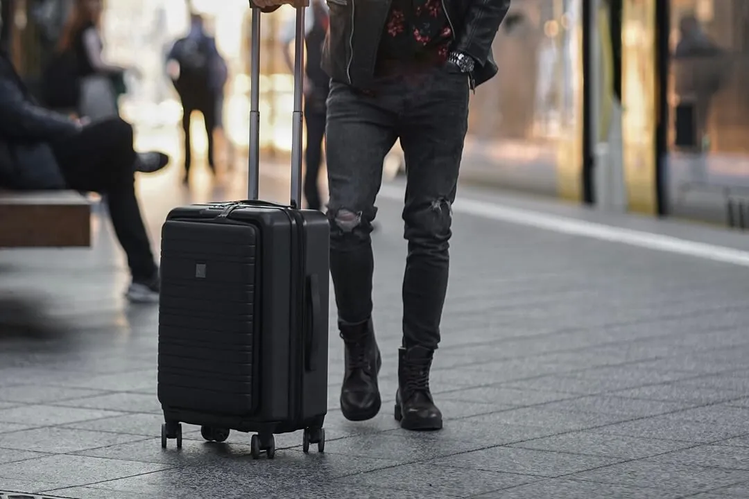 Zdjęcie Gdzie wyrzucić walizkę? Sprawdź, jak to zrobić właściwie i bez problemów