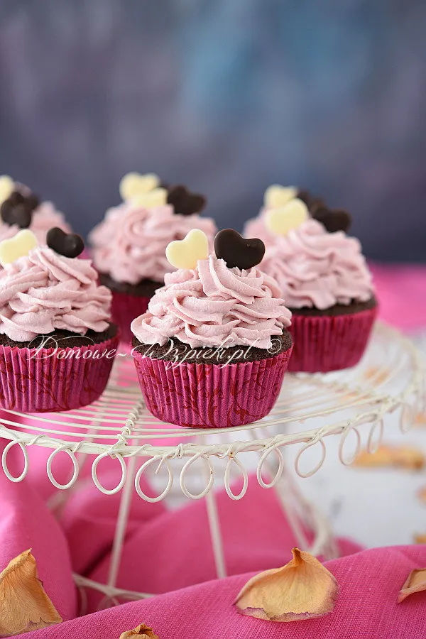 Zdjęcie Jak udekorować muffinki czekoladowe: 10 kreatywnych pomysłów na dekoracje