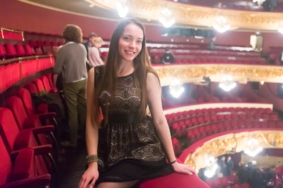Zdjęcie Jak się ubrać na koncert w teatrze, aby uniknąć modowych faux pas