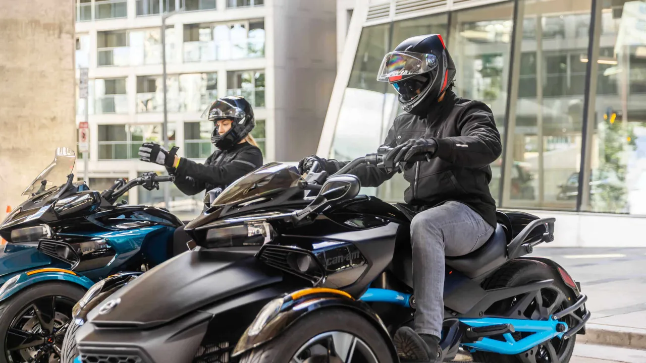 Zdjęcie Jak dobrać kurtkę motocyklową, aby uniknąć niekomfortowej jazdy
