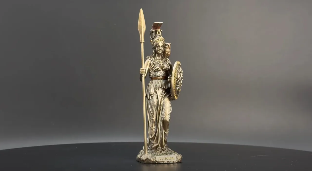 Zdjęcie Kiedy Atena odwraca wzrok - intrygująca fabuła i złożone postacie