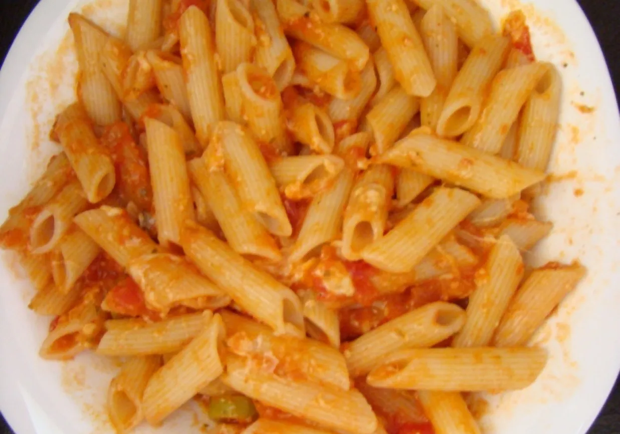 Zdjęcie Penne z sosem serowym – prosty przepis na pyszne danie, które zachwyca
