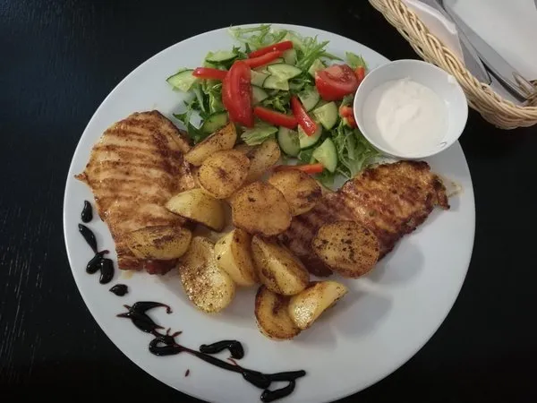 Zdjęcie Gdzie zjeść w Wałbrzychu? Odkryj najlepsze restauracje i jedzenie