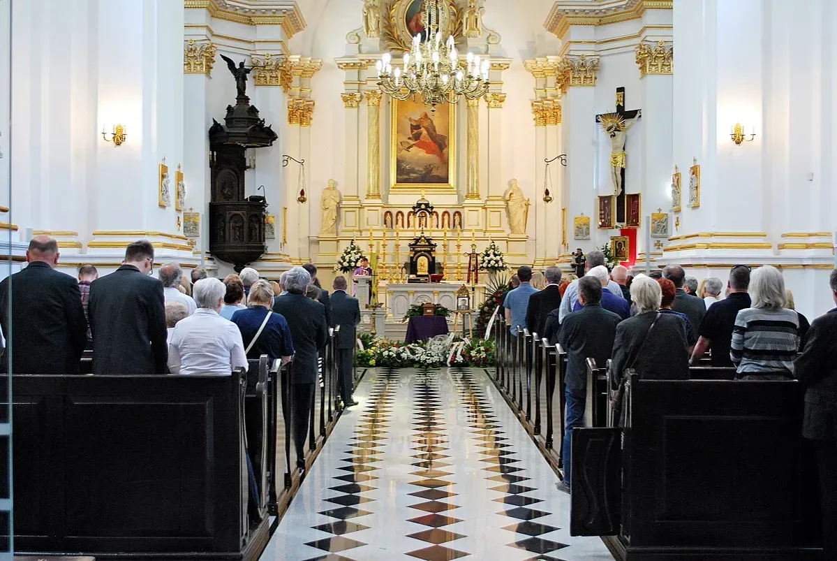 Zdjęcie Ile kosztuje pogrzeb w kościele? Sprawdź, co wpływa na ceny