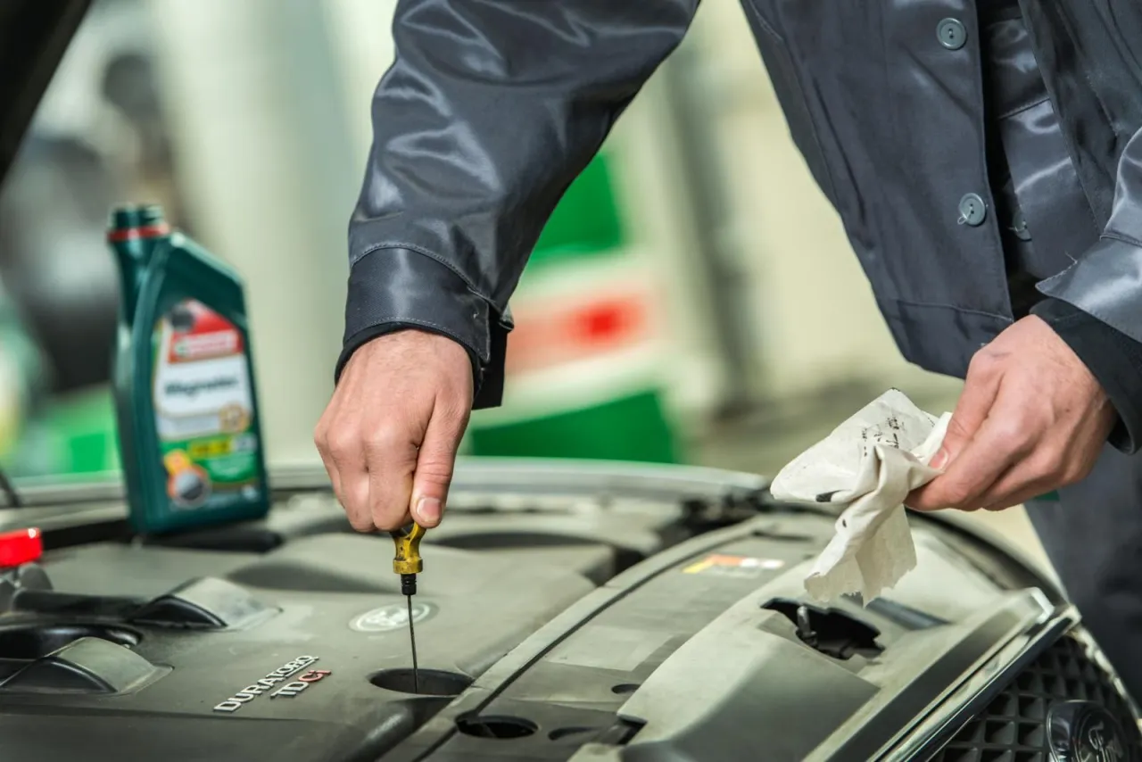 Zdjęcie Zbyt wysokie ciśnienie oleju w silniku - objawy, które mogą zaskoczyć