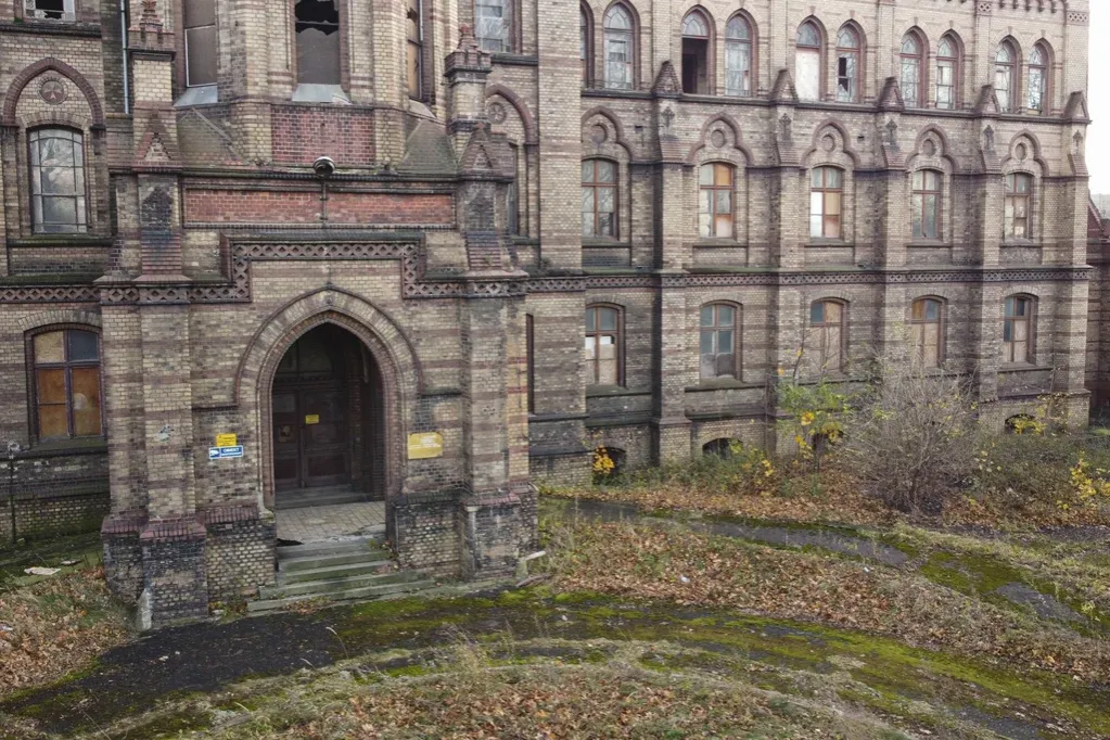 Zdjęcie Pałac w Mokrzeszowie: Tajemnice historii i architektury sanatorium