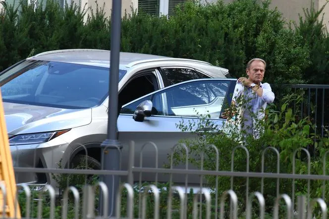 Zdjęcie Jakim samochodem jeździ Donald Tusk? Zaskakujące fakty o jego aucie