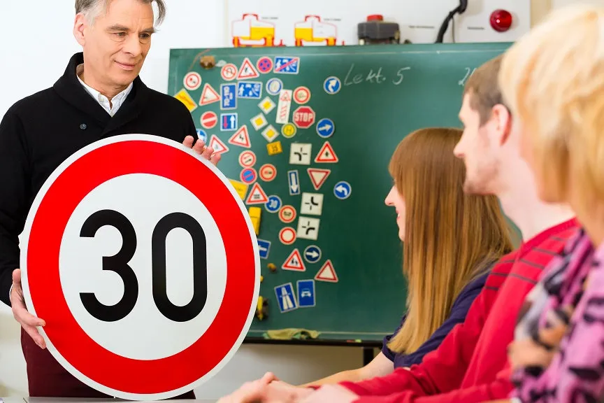 Zdjęcie Jak zdać prawo jazdy teorię - skuteczne sposoby na sukces w teście