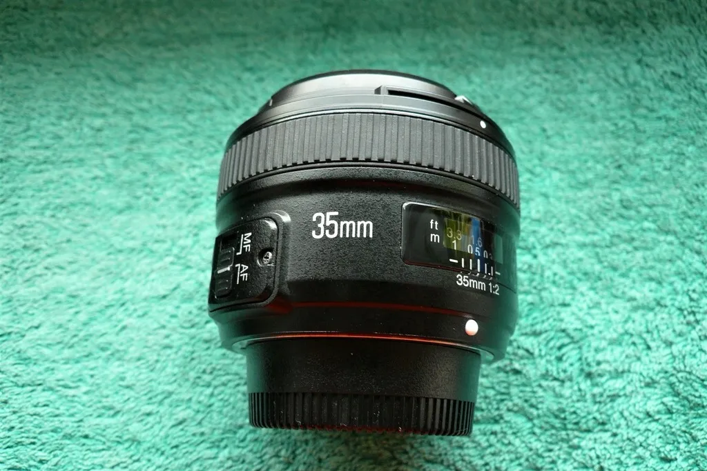 Zdjęcie Jak założyć obiektyw Nikon bez obaw o uszkodzenie aparatu