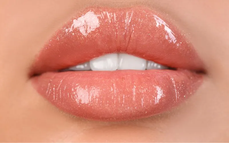 Zdjęcie Czy można pić kawę po powiększaniu ust? Ważne zalecenia i ryzyka