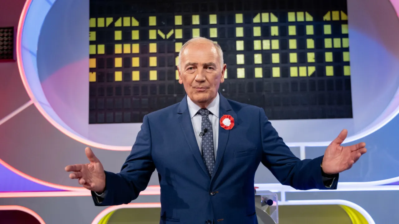 Zdjęcie Karol Strasburger: Kto prowadzi Familiadę od 30 lat?