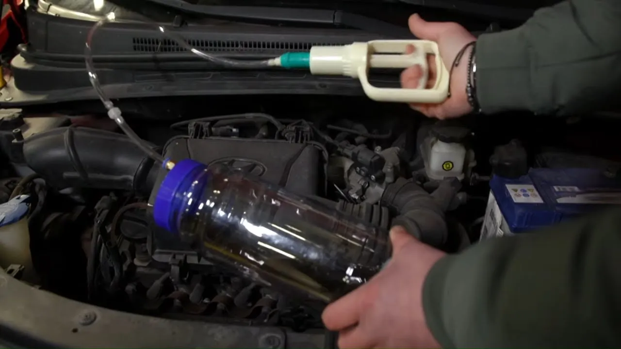 Zdjęcie Jak spuścić olej z silnika - proste kroki, by uniknąć problemów