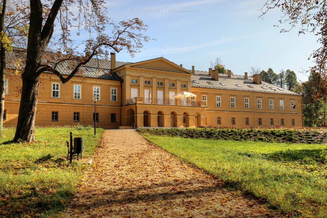 Zdjęcie Pałac w Koszęcinie - fascynująca historia i atrakcje turystyczne Śląska