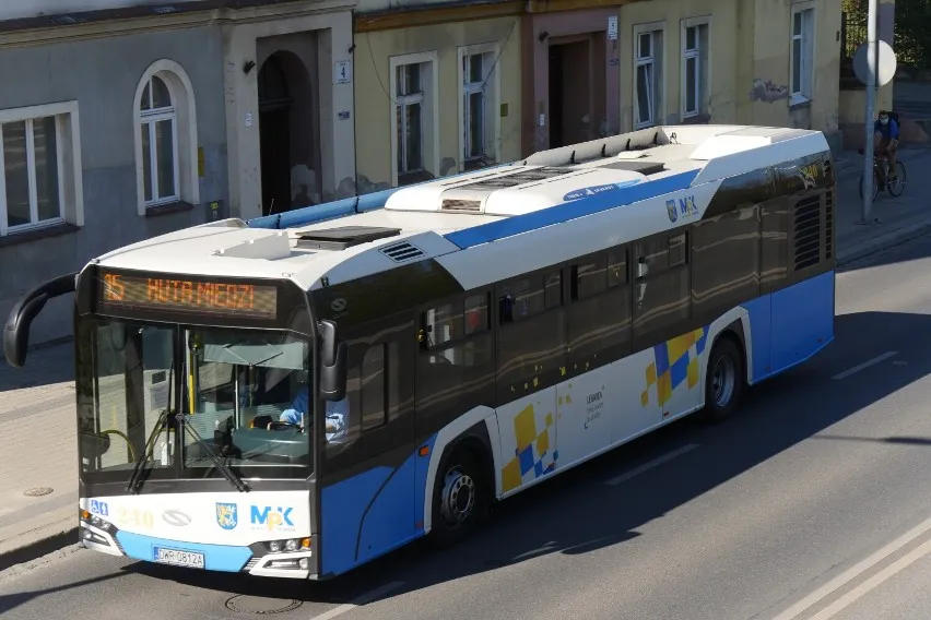 Zdjęcie Gdzie odjeżdżają autobusy z Legnicy do Lubina? Sprawdź teraz!