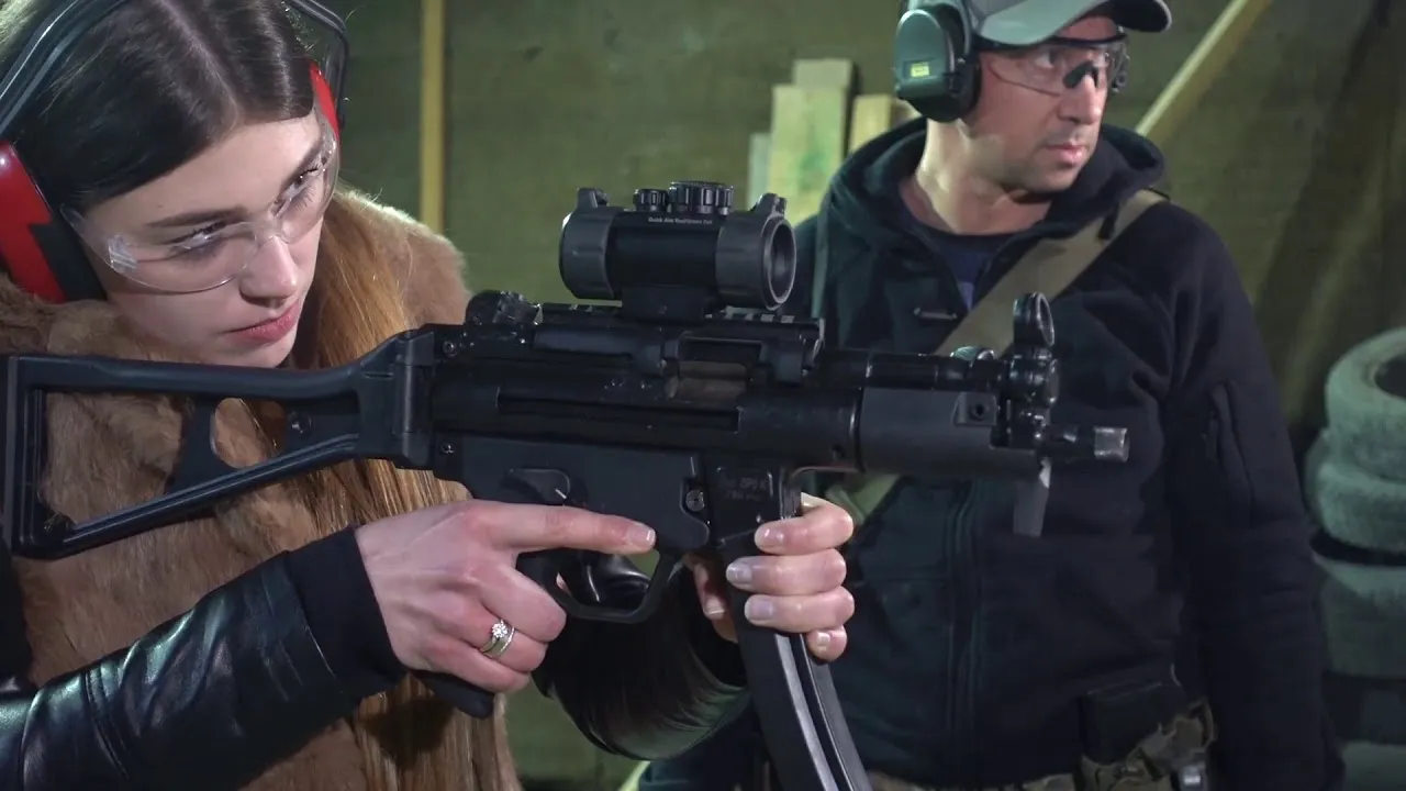 Zdjęcie Klub Strzelających Inaczej: Pasja, Społeczność i Pozwolenie na Broń