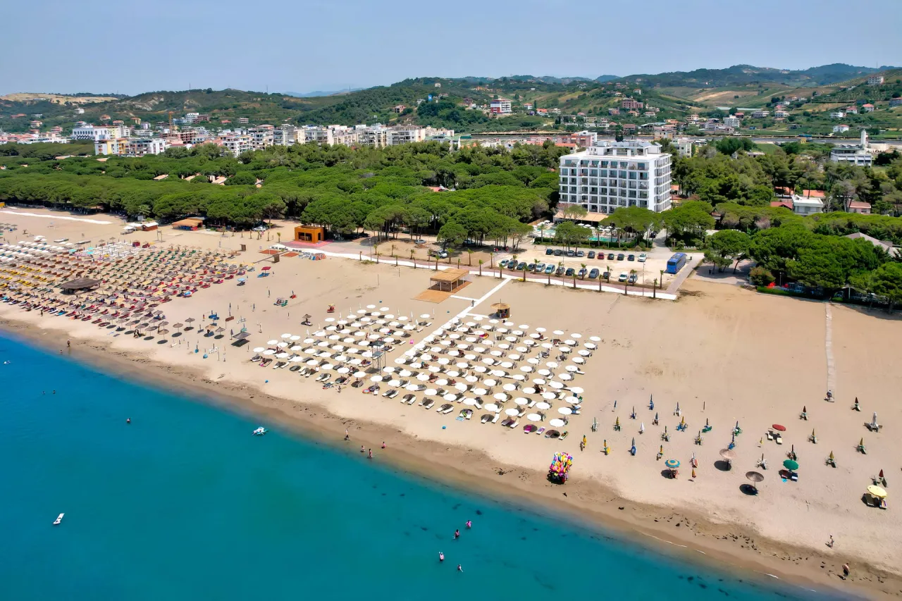 Zdjęcie Golem atrakcje: odkryj najpiękniejsze plaże i miejsca do zwiedzania