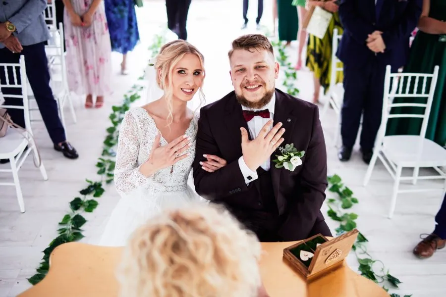 Zdjęcie Ile kosztuje fotograf na ślub cywilny? Sprawdź ceny i oferty w Polsce