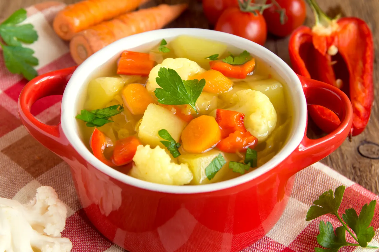 Zdjęcie Ile kcal ma zupa warzywna? Zaskakujące fakty o kaloriach!