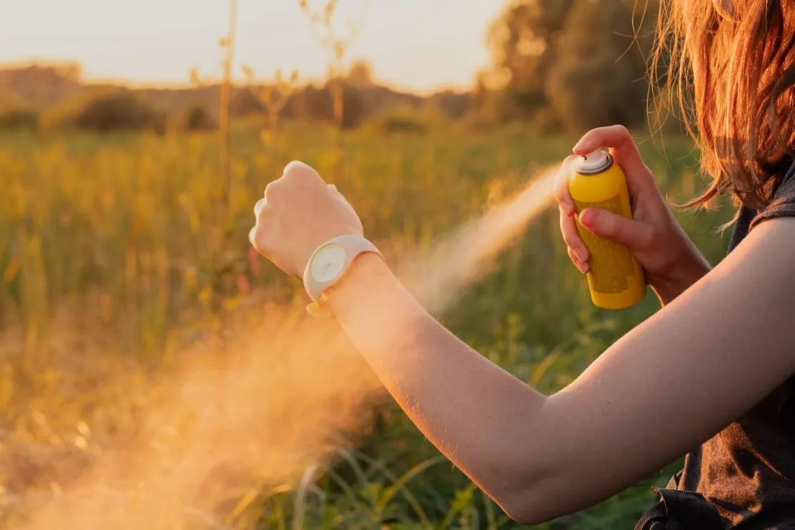 Zdjęcie Czy perfumy odstraszają komary? Odkryj skuteczne zapachy, które pomagają