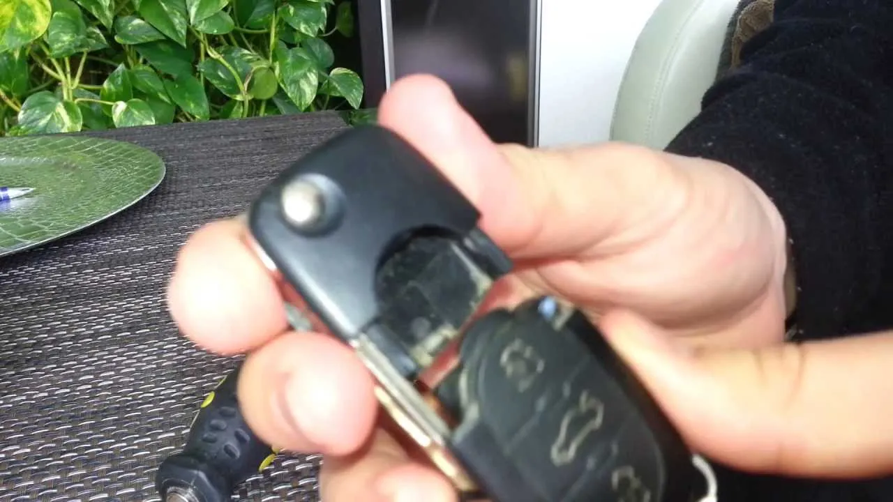 Zdjęcie Wymiana baterii w kluczyku Audi - proste kroki i ważne wskazówki
