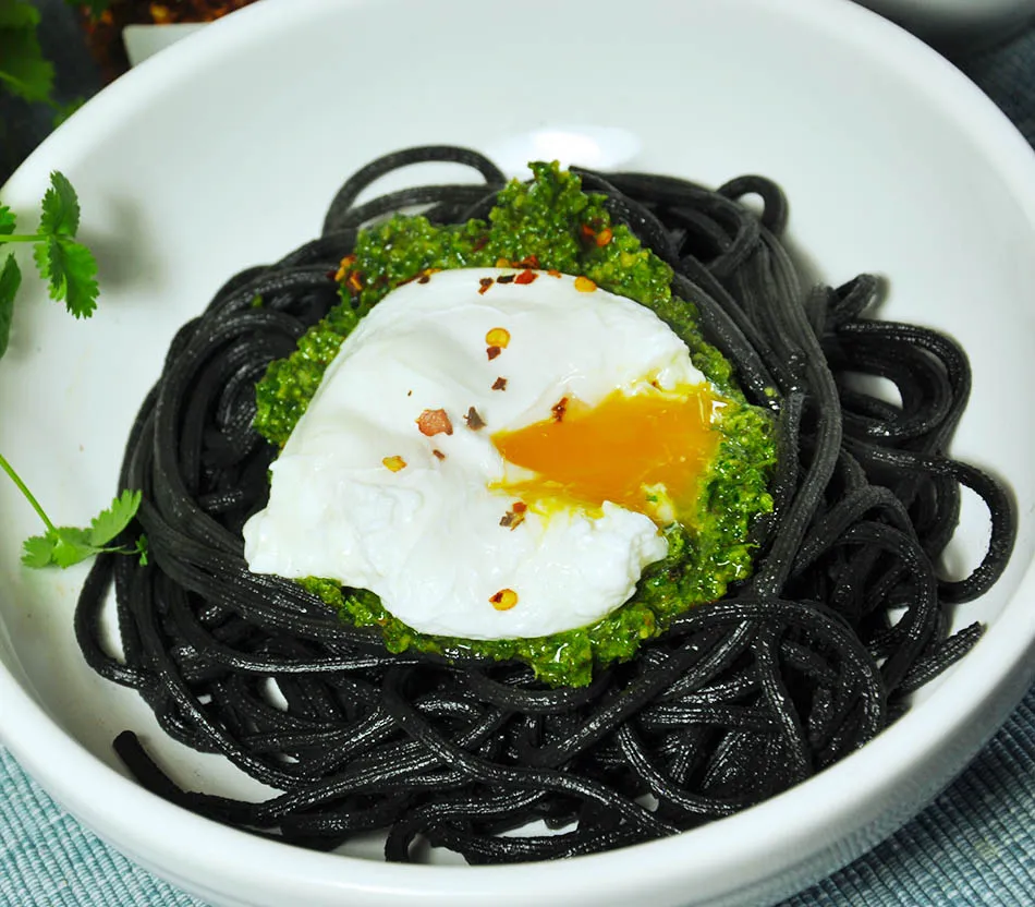 Zdjęcie Spaghetti z czarnym makaronem - sekrety smaku i najlepsze przepisy