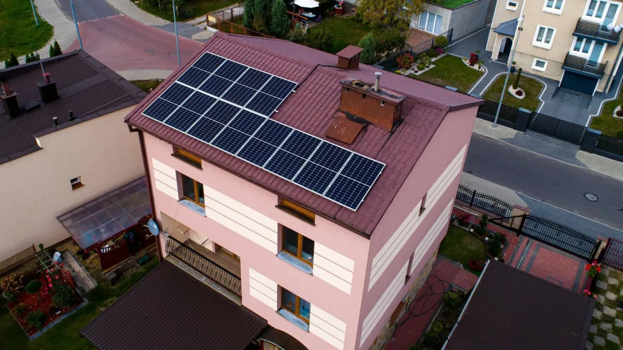Zdjęcie Na jakiej zasadzie działa fotowoltaika? Odkryj tajemnice energii słonecznej