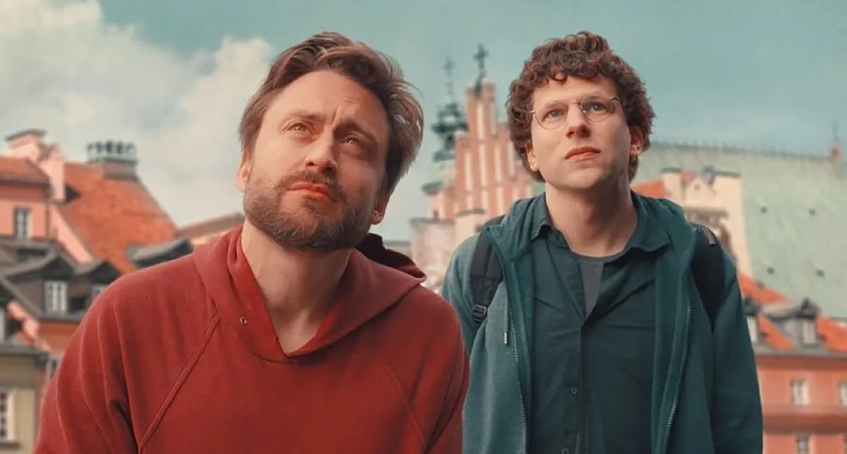 Zdjęcie A Real Pain: Dlaczego krytycy są podzieleni w ocenie tego filmu