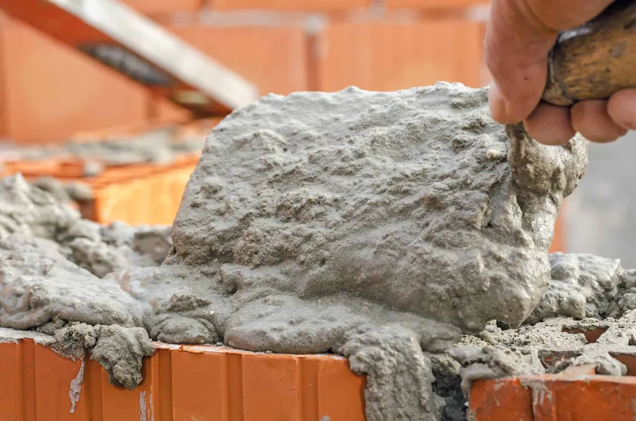 Zdjęcie Jaki cement do murowania wybrać - poznaj 5 najlepszych typów na rynku