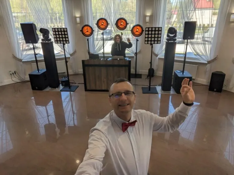 Zdjęcie Ile bierze DJ za wesele? Sprawdź ceny i co wpływa na koszty