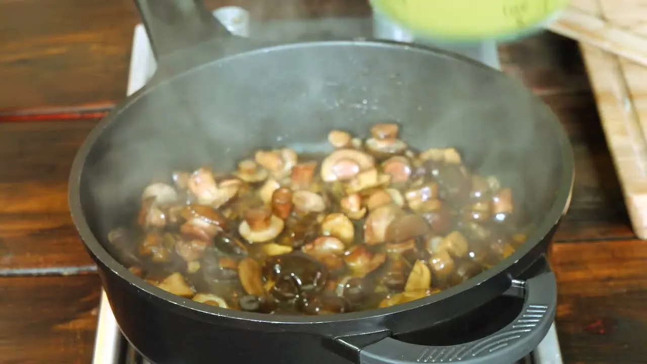 Zdjęcie Idealna surówka do sosu grzybowego - zaskocz swoich gości smakiem