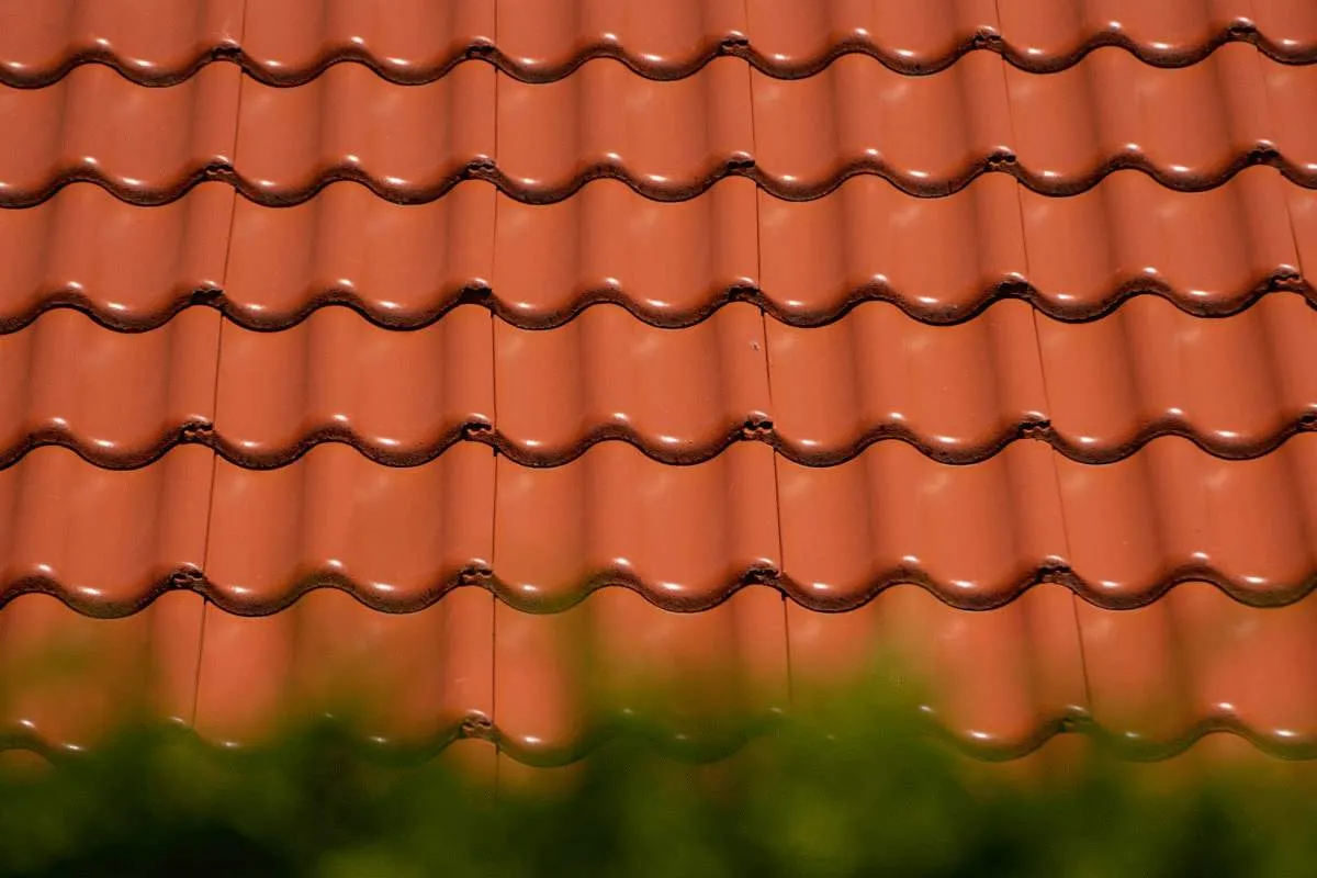 Zdjęcie Ile kosztuje dachówka? Ceny ceramicznych i betonowych dachówek w 2023