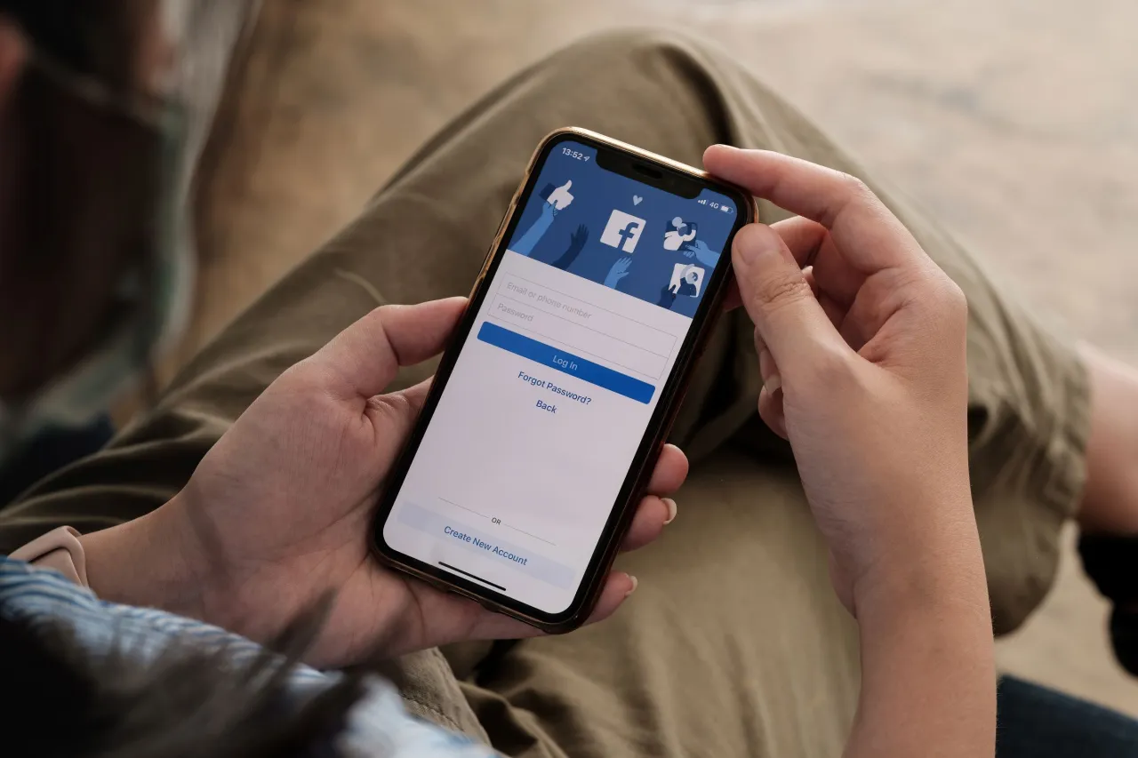 Zdjęcie Jak odblokować osobę na Facebooku i uniknąć problemów z relacjami