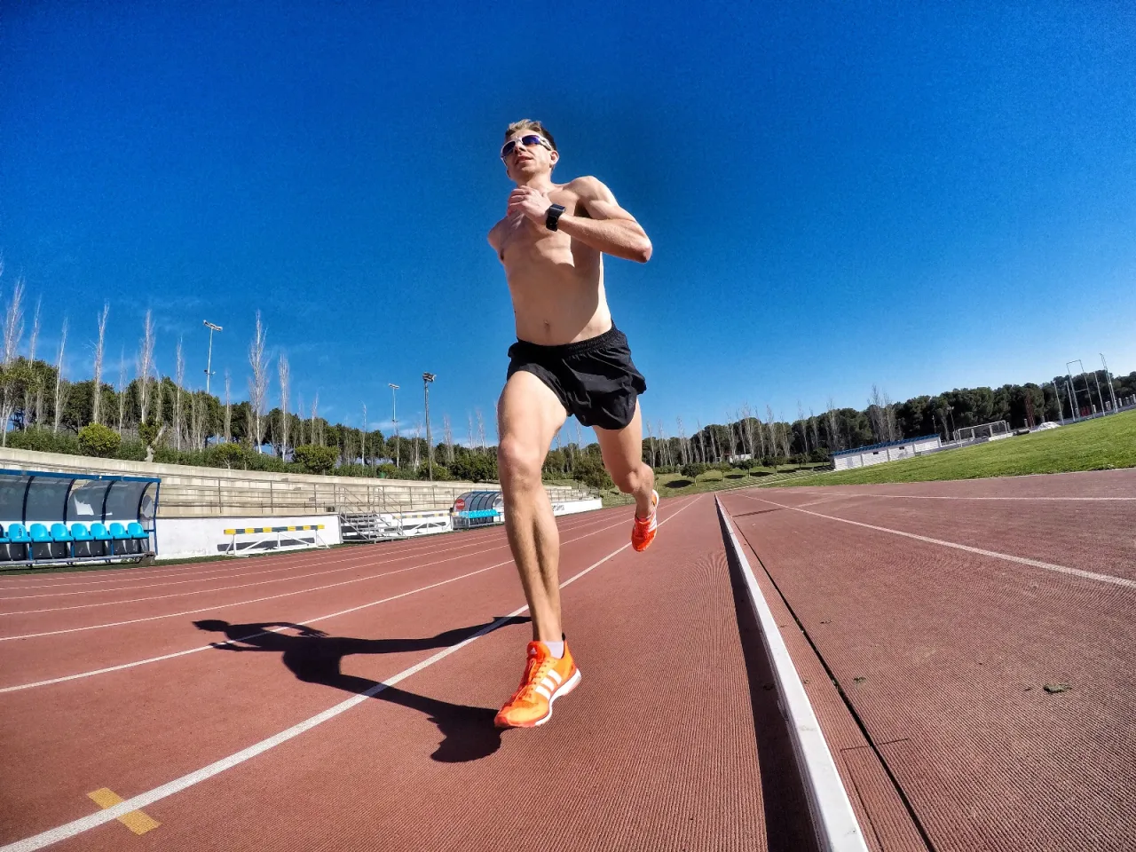 Zdjęcie Bieżnia ile ma metrów? Odkryj długość toru lekkoatletycznego 400 m