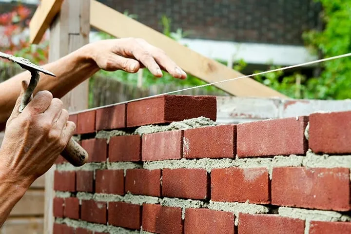 Zdjęcie Ile kosztuje budowa altany murowanej? Sprawdź ukryte koszty i materiały