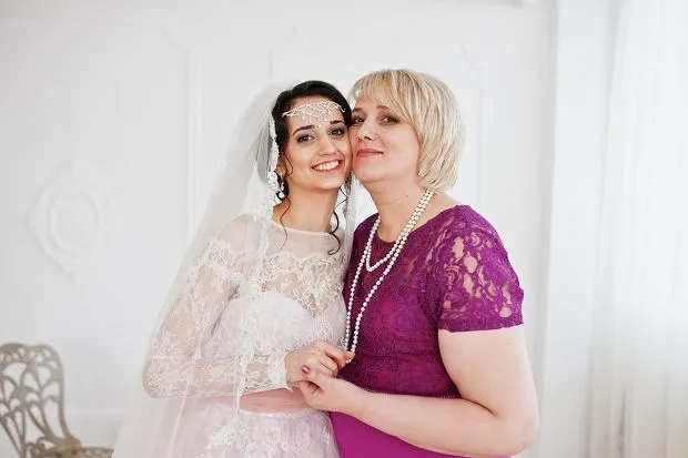 Zdjęcie Stylizacje dla matki weselnej: elegancja, która nie przyćmi panny młodej