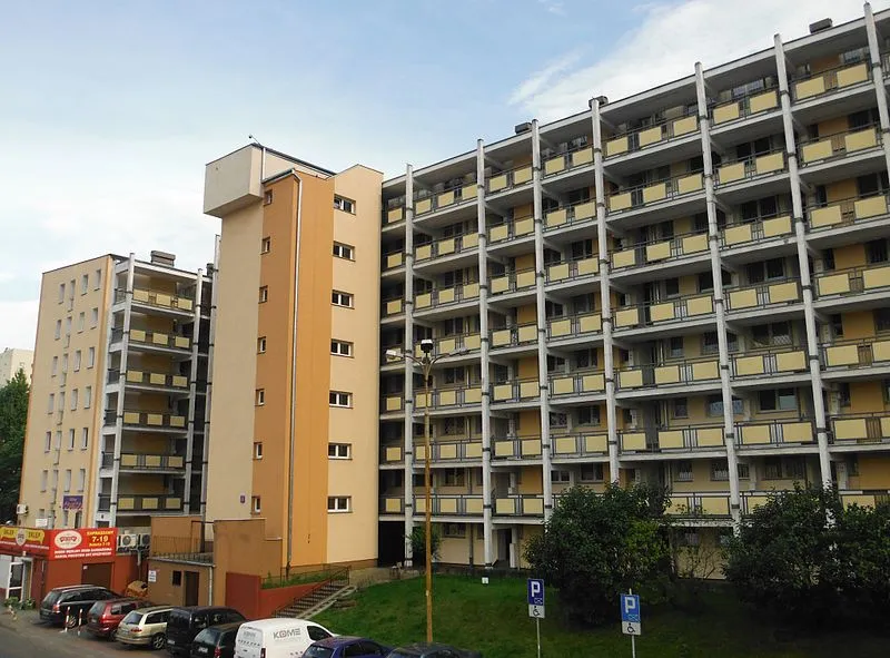 Zdjęcie Osiedle w Warszawie jak osiedle: porównanie Zasadowa i Starodęby