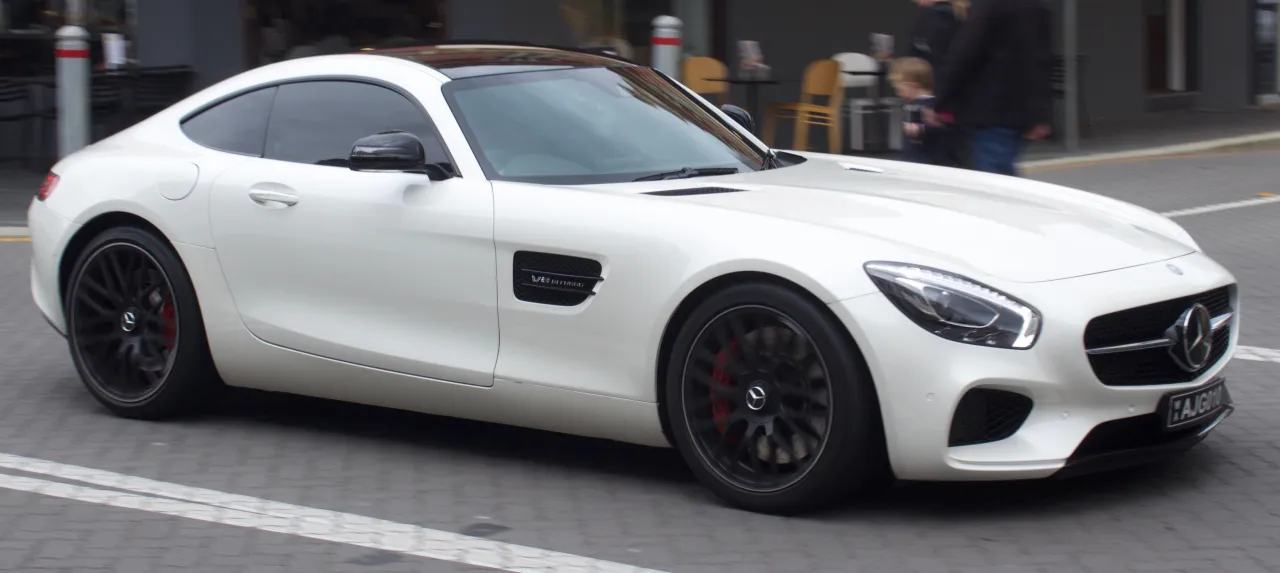 Zdjęcie Mercedes AMG GT S Coupe - niezwykłe osiągi i elegancja w jednym