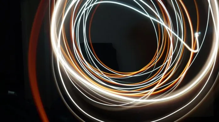 Zdjęcie Zjawisko fotoelektryczne – co to jest i jak zmienia naszą rzeczywistość?