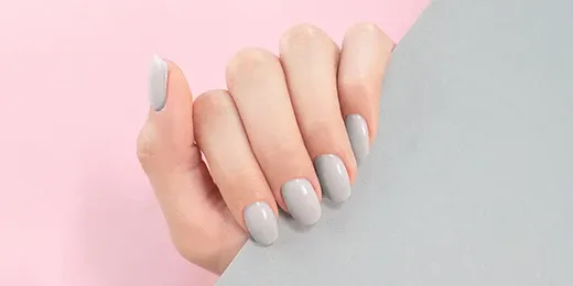 Zdjęcie Manicure tytanowy co to jest? Poznaj jego zalety i różnice