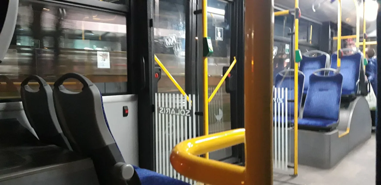 Zdjęcie Ile jest miejsc w autobusie szkolnym? Zaskakujące różnice w pojemności