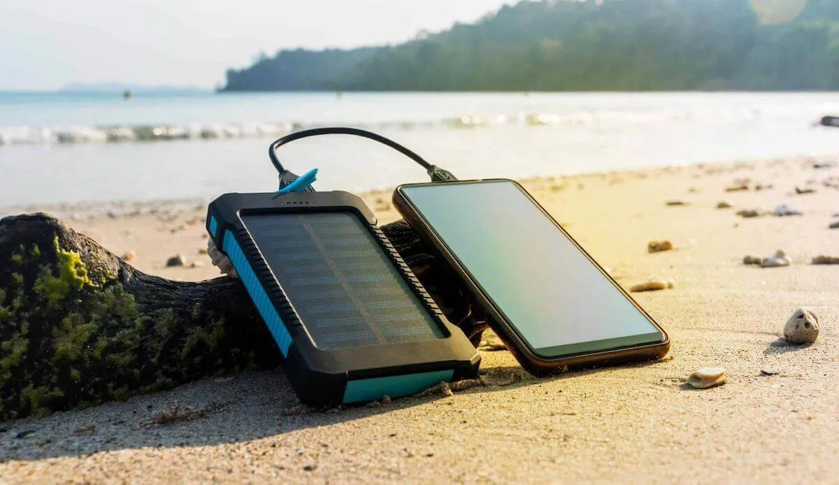 Zdjęcie Jaki power bank solarny wybrać, aby uniknąć rozładowania w terenie